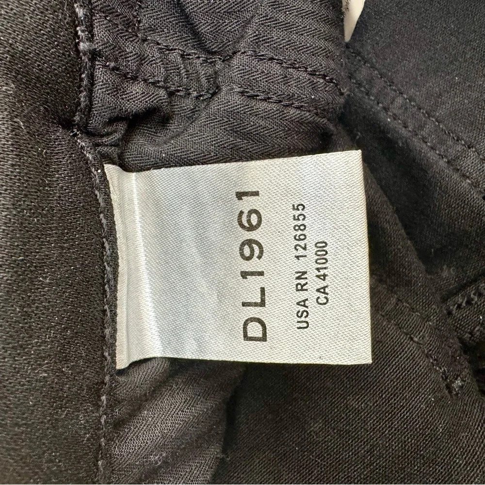 NWT- DL1961 Women Skinny Jeans - Soft & luxurious!